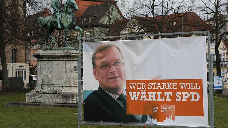 Schön geht anders. Ein Plakat der SPD am Schönleinsplatz.  Foto: Matthias Hoch