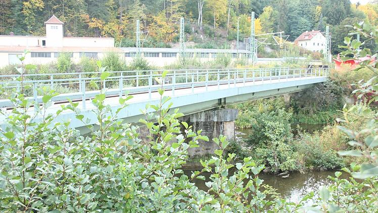 Die alte Bahnbrücke  Foto: Friedwald Schedel