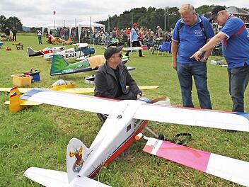 Mit ihren Modellfliegern werden die Mitglieder der Segelfluggruppe Kordigast die Besucher beim Schauflugtag am 26. Juni begeistern. Foto: Stephan Stöckel