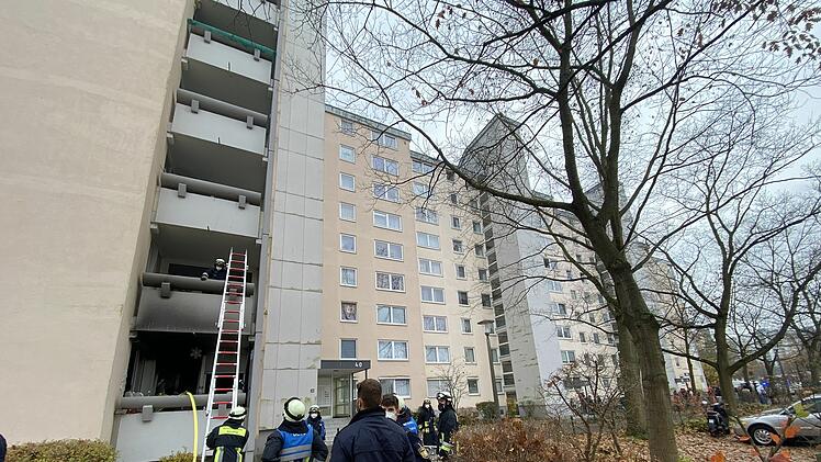 Feuer in Mehrfamilienhaus