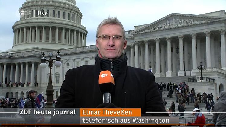 Elmar Theve&szlig;en berichtete 2021 live aus Washington &uuml;ber den Sturm aufs Kapitol.