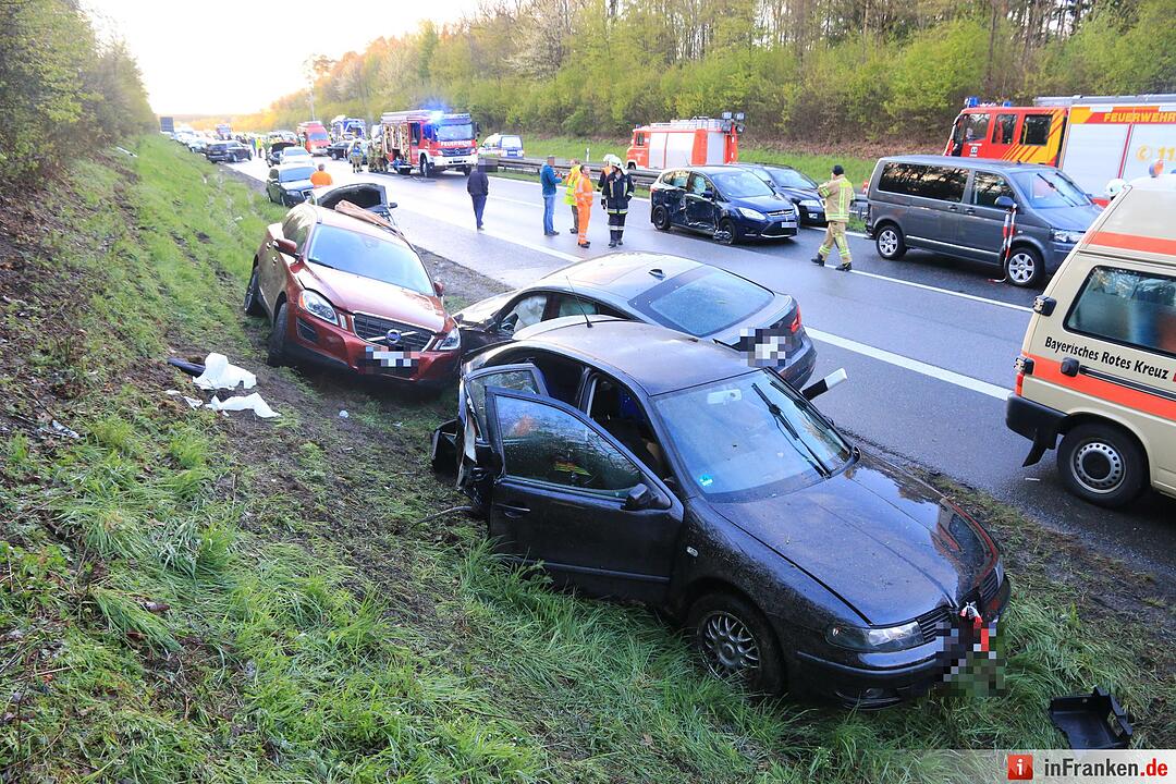 Schneeschauer löst schwere Massenkarambolage auf der A70 aus