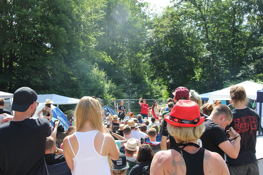 Die Parkrocker feiern das Bier in einer Biermesse