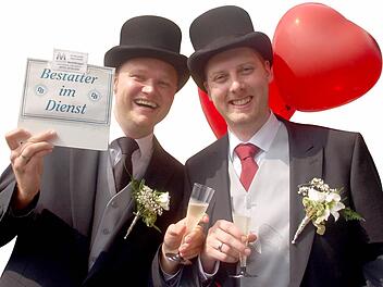 Das Hochzeitsfoto von Sven Kaiser (l.) und seinem Partner Christian Vogel aus dem Jahr 2014 Foto: Andrea Rippstein