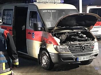 Am  Fahrzeug der Wasserwacht  war im November Feuer gelegt worden. Ob der 35-Jährige der Täter war? Der Angeklagte bestreitet es. Foto: Archiv