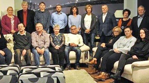 Mitarbeiterehrung bei Arco (von links): sitzend: Geschäftsführerin Sarah Beck, Walter Görbert, Udo Knoch, Renate Mannagottera, Klaus Wallaschek, Inhaberin Margit Beck, Inna Weiss, Michaela Dering; stehend: Vertriebsleiter Harald Bauersachs Harald, Geschäftsführerin Alexandra Frey, Dieter Platsch, Wolfgang Kaiser, Jurij Popowski, Brigitte Erhardt, Sibylle Weid, Geschäftsführer Michael Frey, Personalleiterin Simone Machinek, ehemaliger Geschäftsführer und Ehrenjubilar Hannes Beck, Siegmar Schna...