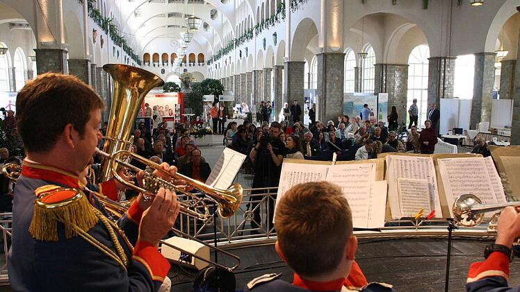 Das Jugendmusikkorps eröffnete die Gesundheitstage am Freitag. Foto: Ralf Ruppert