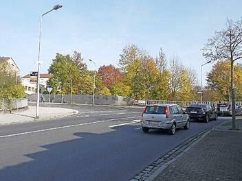 Sicherheitsrisiko: Die Freien Wähler regen an, sich in der Stadtverwaltung grundlegende Gedanken über die Erschließung des in der Bahnhofstraße geplanten Verbrauchermarktes zu machen. Foto: Berthold Köhler