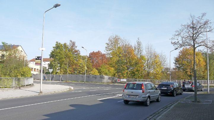 Sicherheitsrisiko: Die Freien Wähler regen an, sich in der Stadtverwaltung grundlegende Gedanken über die Erschließung des in der Bahnhofstraße geplanten Verbrauchermarktes zu machen. Foto: Berthold Köhler