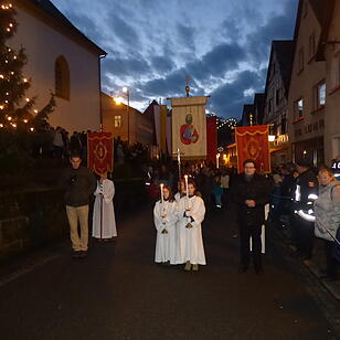 Besucherrekord bei Lichterprozession Pottenstein