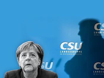 Ist das noch Politik? Oder nur eine große Inszenierung, ein Theaterstück zur Unterhaltung des Wahlvolks? Ein Kommentar zum aktuellen Asyl-Streit zwischen CDU und CSU, zwischen Angela Merkel und Horst Seehofer.  Foto: Tobias Hase/dpa