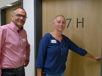 Am Samstag werden Krankenhauspfarrer Roland Huth und Pastoralreferentin Loni Meyer offiziell in ihre neuen Ämter eingeführt. Doch schon jetzt besuchen sie Patienten im Klinikum am Bruderwald.  Foto: Marion Krüger-Hundrup
