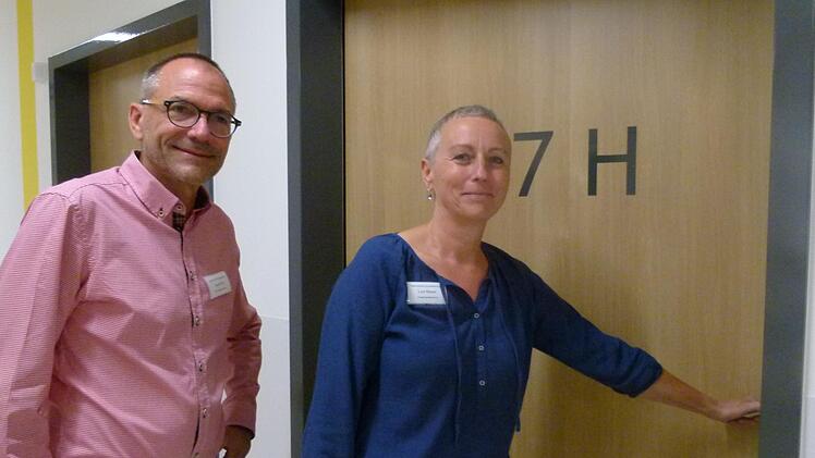Am Samstag werden Krankenhauspfarrer Roland Huth und Pastoralreferentin Loni Meyer offiziell in ihre neuen Ämter eingeführt. Doch schon jetzt besuchen sie Patienten im Klinikum am Bruderwald.  Foto: Marion Krüger-Hundrup