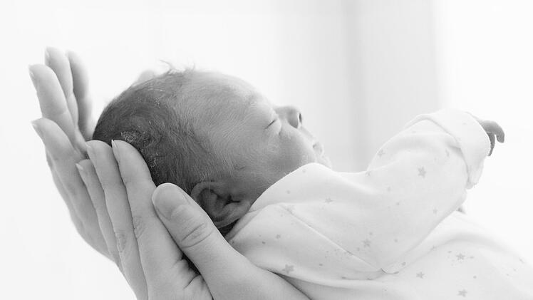 Die Bilder der Sternenkinder sollen heilsame Erinnerungen sein...  Foto: Angela Richter
