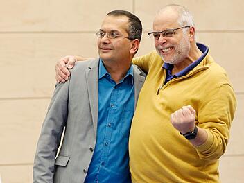 Vergangenheit und Zukunft des VC Eltmann: Ex-Manager Manohar Faupel (links) erhielt Ende M&auml;rz seine K&uuml;ndigung vom Insolvenzverwalter. Vorsitzender Peter Knieling ist nun damit besch&auml;ftigt, die Zukunft des Eltmanner Volleyballs sicherzustellen.  Foto: Daniel L&ouml;b