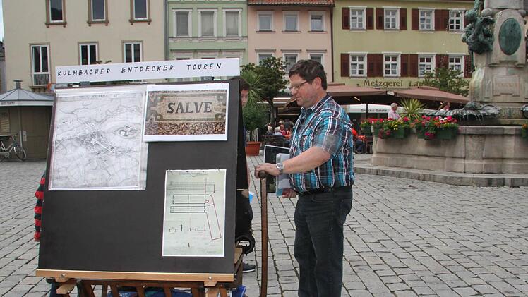 Der Wagen mit den alten Illustrationen war immer dabei. Foto: Sonny Adam