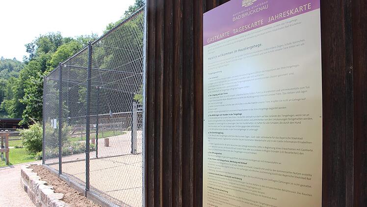 Neu gestaltet: das Tiergehege wurde zum Streichelzoo umgebaut und verschönert.  Foto: Julia Raab