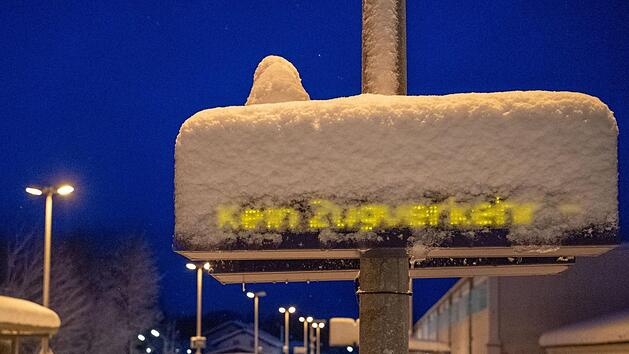 Kein Zugverkehr zwischen Lichtenfels und Coburg: Ein Unfall sorgte am Donnerstagmorgen f&uuml;r Zugausf&auml;lle. Symbolbild:  Lino Mirgeler/dpa