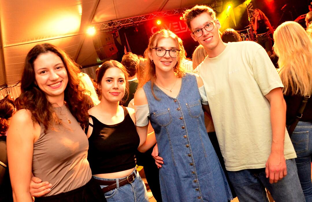 Party mit der Band "CAVELAND"