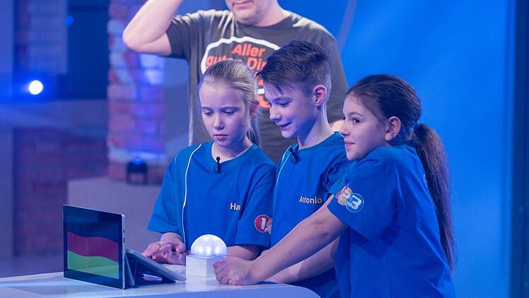 Hannah, Antonio und Greta (von links) hochkonzentriert bei der TV-Aufzeichung von "1, 2 oder 3". ZDF-Presseportal