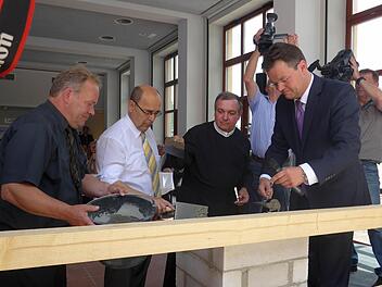 Bei der Grundsteinlegung für die neuen Wohungen  Foto: p