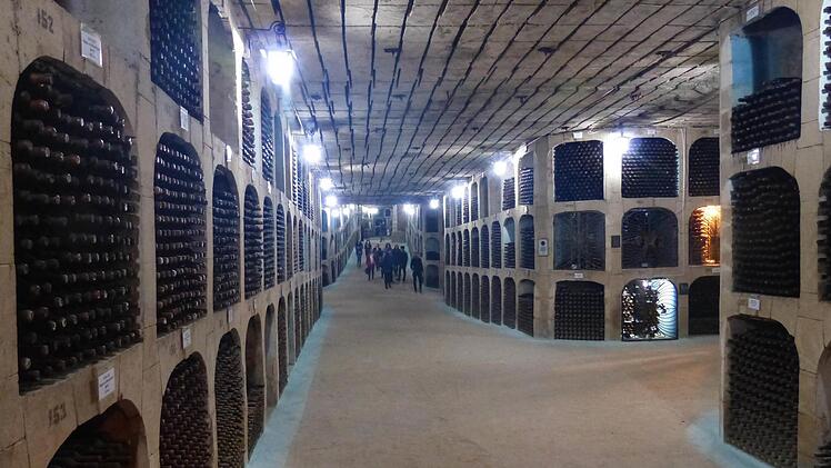 Das staatliche Weingut Milestii Mici lagert in einem Tunnelsystem riesige Mengen Wein. Knapp 200 Kilometer Stollen stehen zur Verfügung, knapp 60 werden derzeit genutzt.