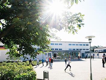 Der Schulausschuss des Kreistags sagte "ja" zu einer Realschule in Pressig. Unser Bild zeigt die dortige Mittelschule. Foto: Marian Hamacher/Archiv