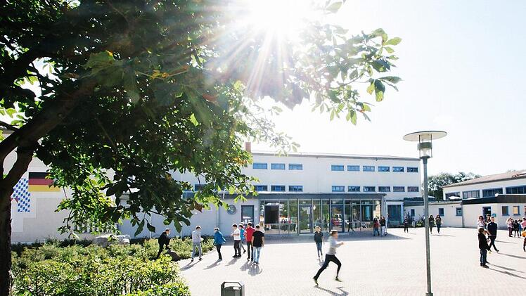 Der Schulausschuss des Kreistags sagte "ja" zu einer Realschule in Pressig. Unser Bild zeigt die dortige Mittelschule. Foto: Marian Hamacher/Archiv