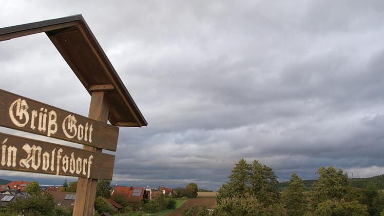 Auf diesem  Areal am südöstlichen Ortsrand von Wolfsdorf   soll das neue  Feuerwehrhaus entstehen. Foto: Mario Deller