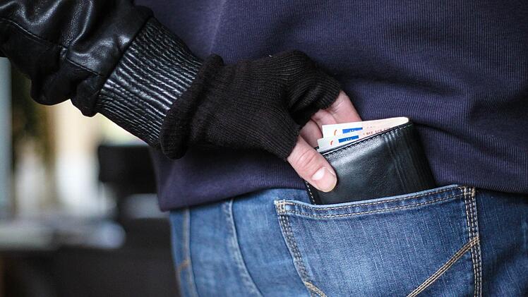 Zu mehreren Taschendiebstählen in Supermärkten kam es am Wochenende in Nürnberg. Symbolfoto: Christopher Schulz