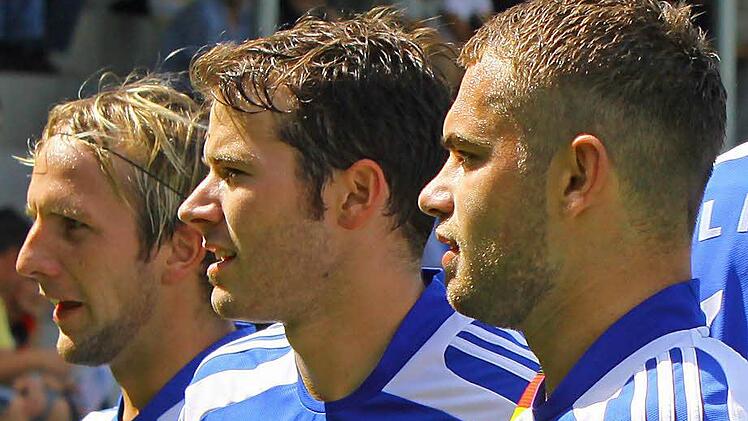 Wohin geht ihr Blick? Nicht nur André Zapf, Christian Brandt oder Paul Scheller (von links) stehen derzeit im Fokus verschiedener Klubs, auch andere Leistungsträger des Fußball-Bayernligisten VfL Frohnlach sind gefragt. Vor allem der abstiegsgefährdete Regionalligist SpVgg Bayern Hof fischt seit einiger Zeit kräftig bei den "Blau-Weißen", die nach Angaben von Hauptsponsor Klaus Schillig künftig einen Sparkurs fahren müssen und noch stärker als bisher auf junge Talente aus der Region bauen wol...