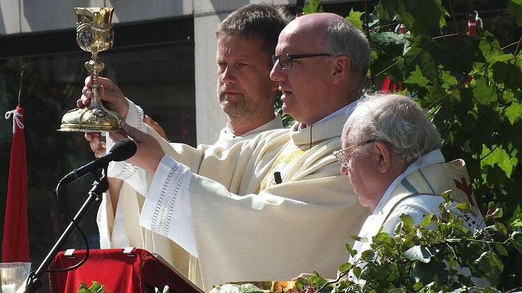 Thomas Matzick, Helmut Hetzel und Elmar Klinger (v. l.) zelebrierten die Messfeier.