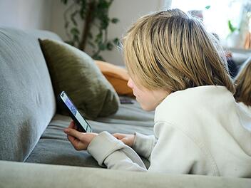 Kinder und Smartphones