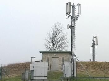 Die Mobilfunkanlage am Hochbehälter oberhalb des Baugebiets Hochleite soll stillgelegt werden.  Foto: Riegerpress/Archiv