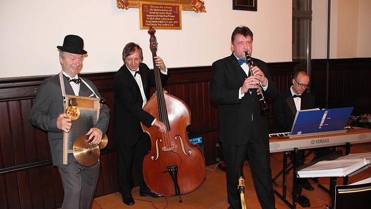 Marco Plitzner (2. v.r.) und sein Blue-Moon-Swingtett Foto: Friedwald Schedel