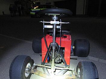 Das selbst gebaute Gef&auml;hrt brachte bis zu 50 Stundenkilometer auf den Tacho. Foto: Polizeipr&auml;sidium Aalen