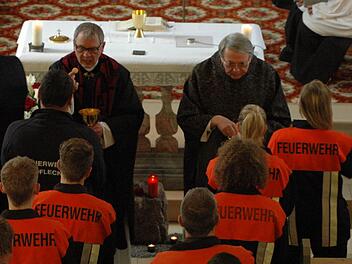 Generalvikar Karl Hillenbrand und Pfarrer Florian Judmann spenden Trost in schweren Stunden. Foto: Sebastian Schmitt-Mathea
