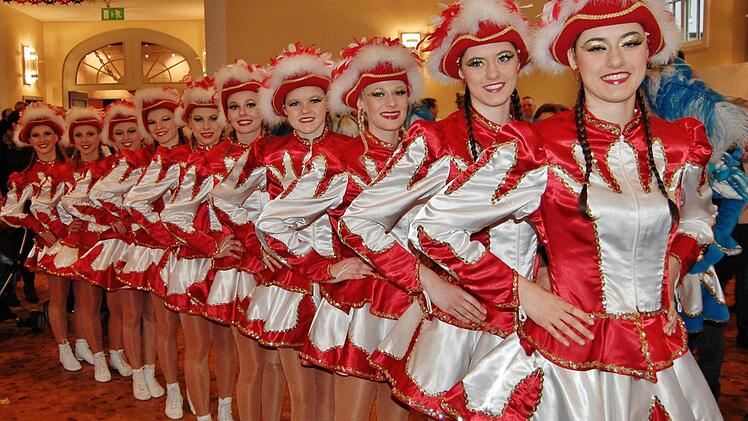 Faschingstreiben im Tattersall.  Foto: Sigismund von Dobschütz