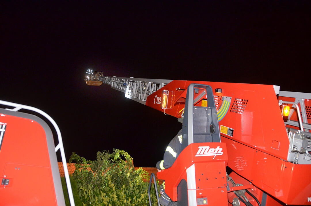 Wohnhaus brennt in Oerlenbach - Bewohner retten sich vor Flammen