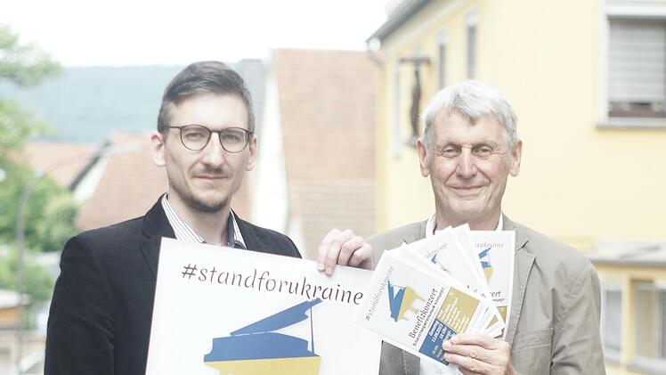 Freuen sich auf das Benefizkonzert für die Ukrainehilfe am 11. Juni: Kulturamtsleiter Jan Marberg (links) und der stellvertretende Bürgermeister Jürgen Pfister. Foto: Steffen Standke