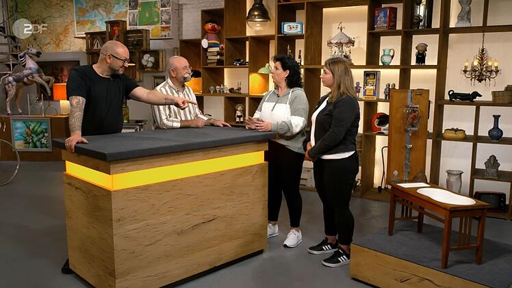 Zerbrechliches Material wie Porzellan, in dem ein Neugeborenes badet, das klang nicht nach einer idealen Kombination.