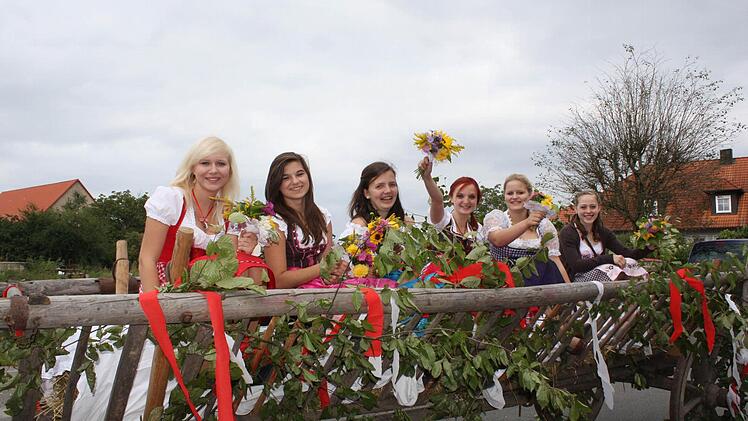 Schicke Mädels im Leiterwagen Foto: Sonja Werner
