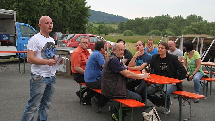 Niko Felekidis übernahm die Moderation und appellierte an alle Interessierten, gemeinsam an einem Strang zu ziehen. Foto: Sonja Adam