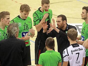 Itamar Stein im Kreis seiner sportlichen Familie - der VSG Coburg/Grub. Foto: Timo Geldner