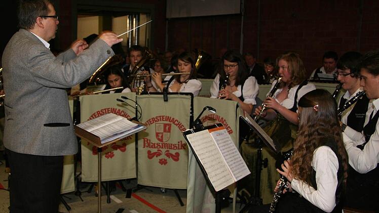 Von der Untersteinacher Blasmusik spielten das Jugendorchester (Bild) und die P(r)ostmusikanten auf. Fotos: Sonja Adam