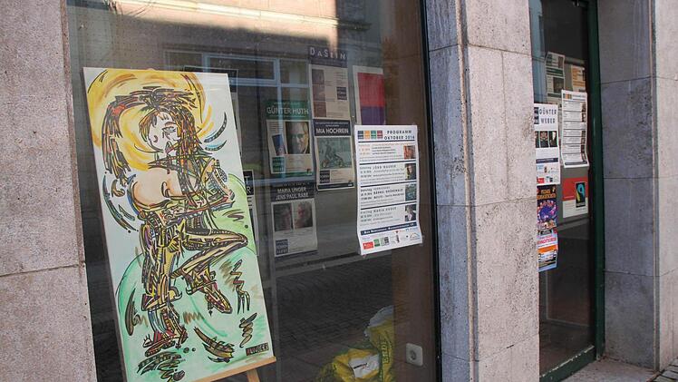 Auch die Galerie Form+Farbe stellt in leeren Geschäften aus. Foto: Ulrike Müller