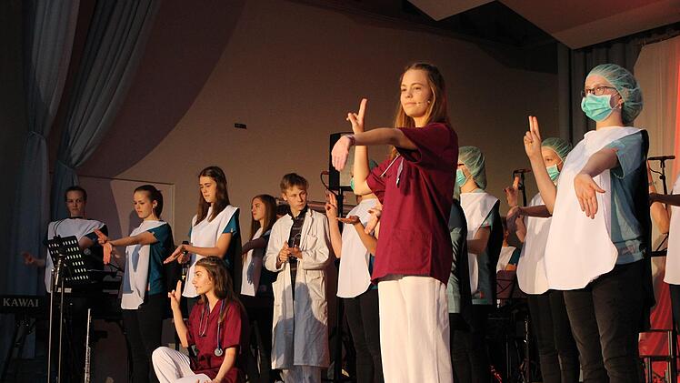 Was die Darsteller im Musical "Herzschlag" in der Ebrachtalhalle Wachenroth auf die Bühne brachte, hat das Publikum überzeugt.  Evi Seeger