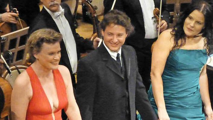Sie wurden vom Publikum gefeiert: Vesselina Kasarova, Dmitry Korchak und Genia Kühmeier. Foto: Ahnert
