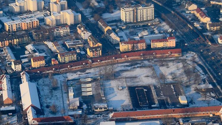 An der Ecke Berliner Ring/Zollnerstraße soll auf der Lagarde-Kaserne in Bamberg das Digitale Gründerzentrum entstehen. In Coburg soll es ebenso Aktivitäten geben. Foto: Ronald Rinklef