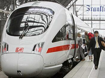 Eine missratene Stellenanzeige der Deutschen Bahn hat für Kritik im Netz gesorgt. Die Erklärung der Bahn für den Fauxpas überrascht.. Foto: Martin Schutt/dpa